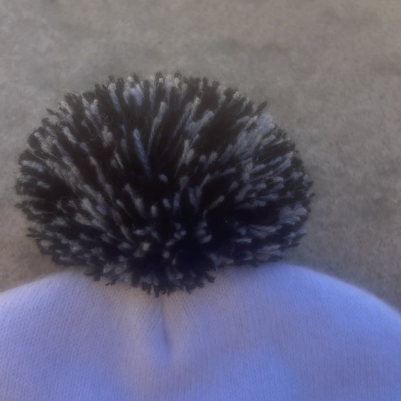 LA KINGS Mammoth Mountain NHL Beanie Hat - Picture 3 of 7